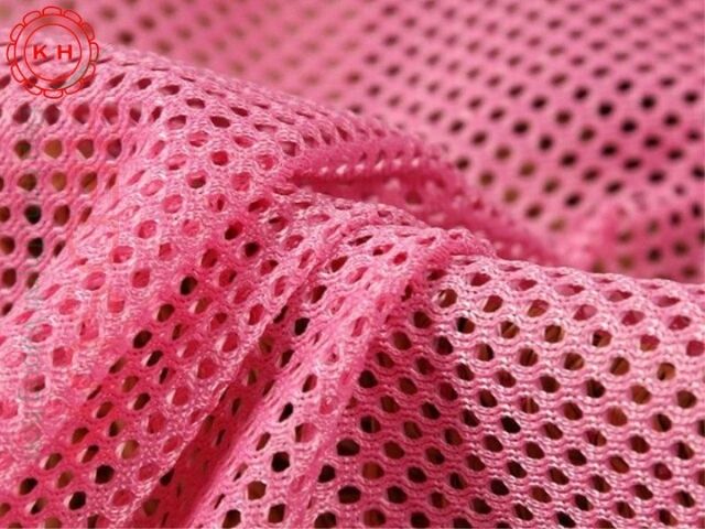 Vải dạng lưới giúp thông gió tốt, cực kỳ thoáng mát khi vận động nhiều